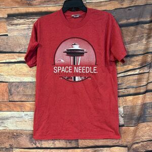 Gildan Space Needle T-Shirt Men's Red Small/Medium Cotton Blend Seattle Graphic